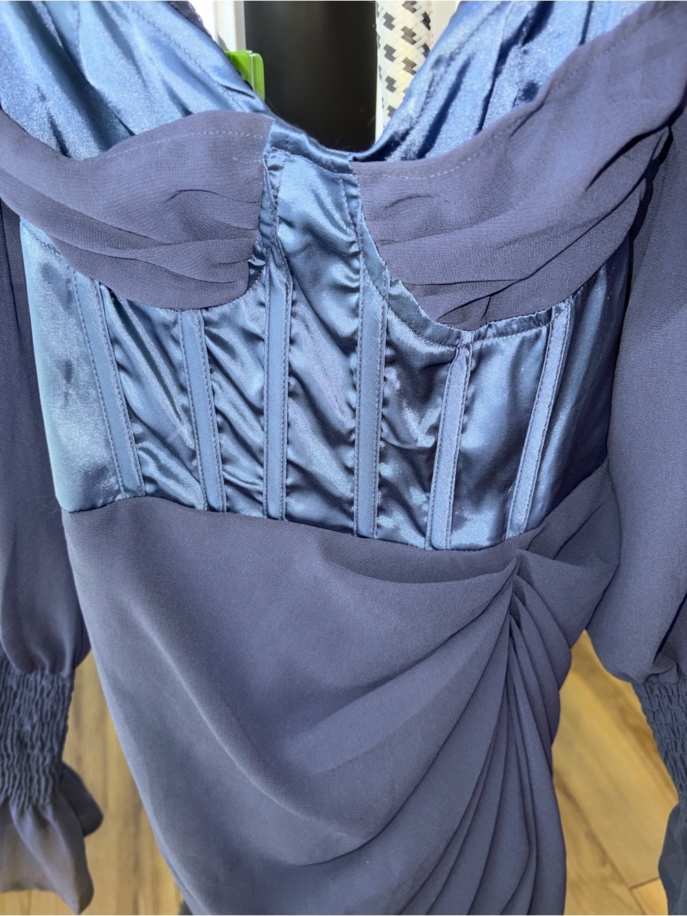 PrettyLittleThing mineral blue
Satin Insert Draped Chiffon Midi Dress size 4 - Picture 11 of 11